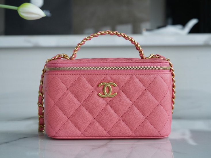 Chanel spring and summer hollow handle long box coral pink classic diamond check