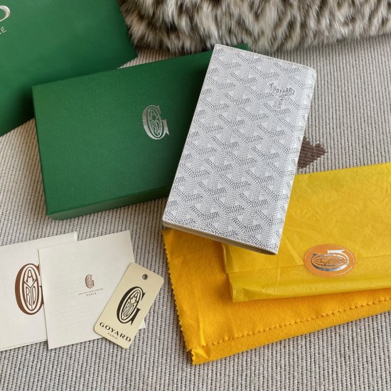 White Goyard Saint-Lambert Wallet is a universal phone case with all the everyday essentials in one