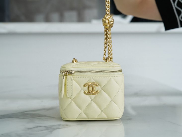 Chanel 23s spring/summer new camellia adjustable buckle small box Unsurprisingly