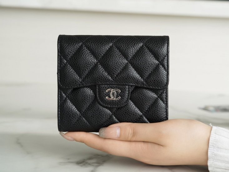 Chanel classic trifold wallet black silver The world’s top leather Haas production of caviar calfskin