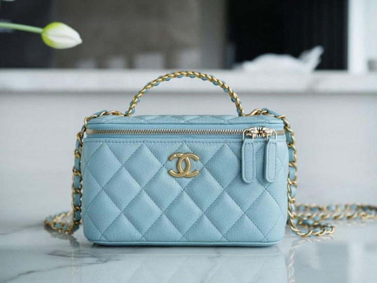 Chanel spring and summer hollow handle long box sky blue classic diamond and leather wear handheld