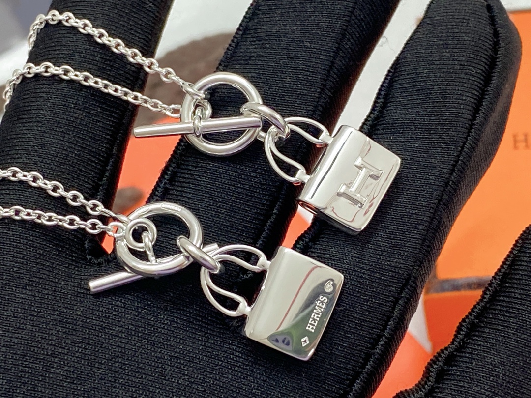Bag Pendant Necklace without Diamonds