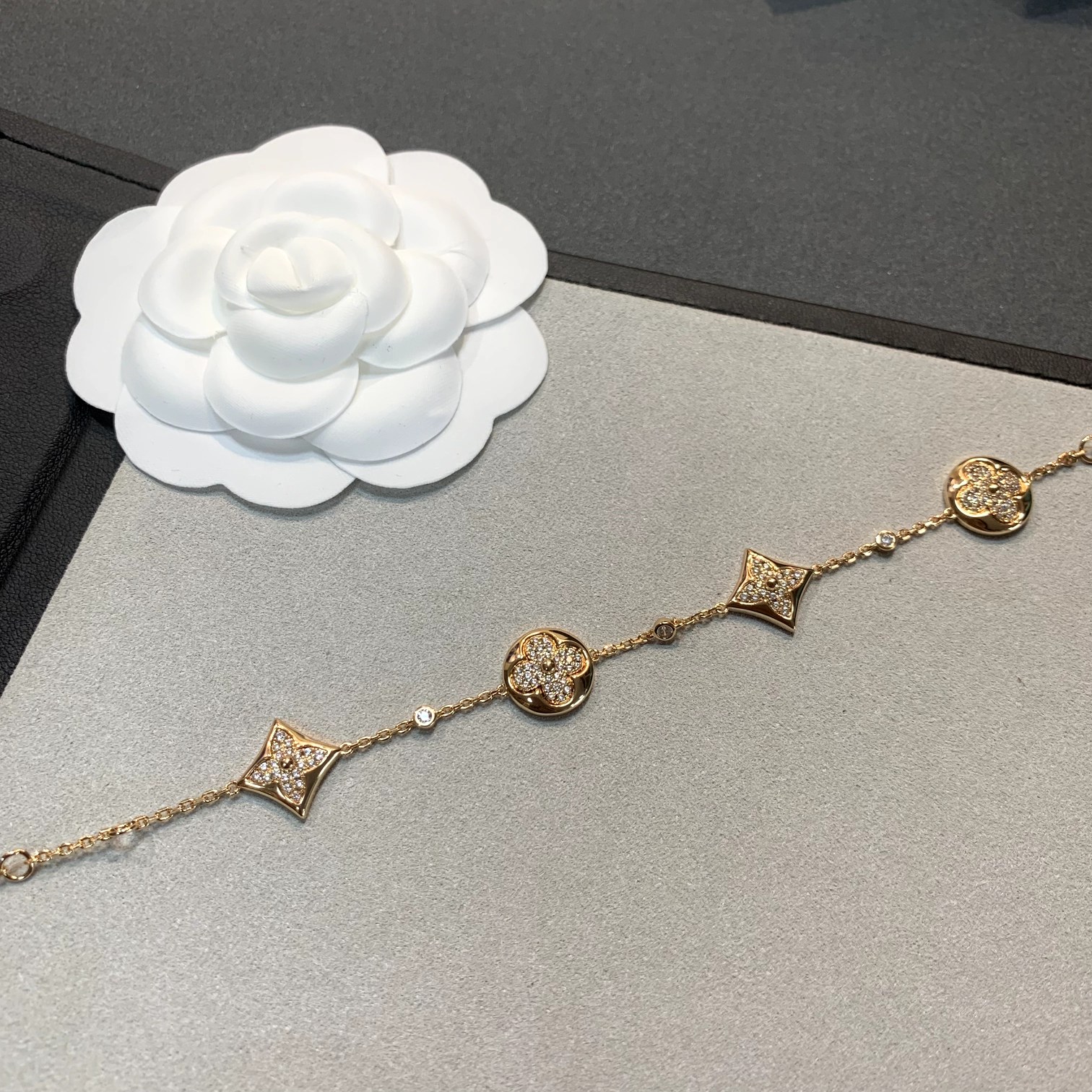 4 Flower Bracelet with Full Diamonds