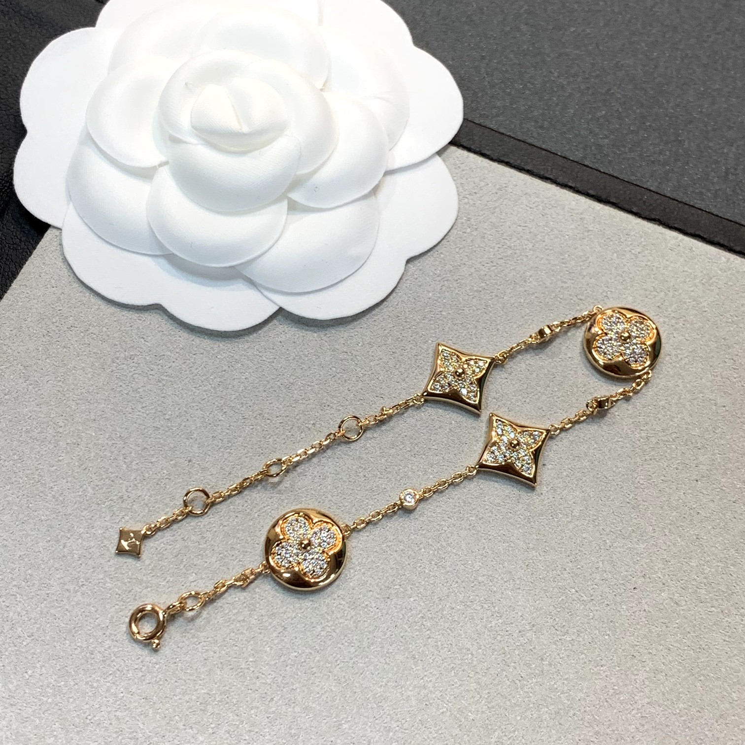 4 Flower Bracelet with Full Diamonds