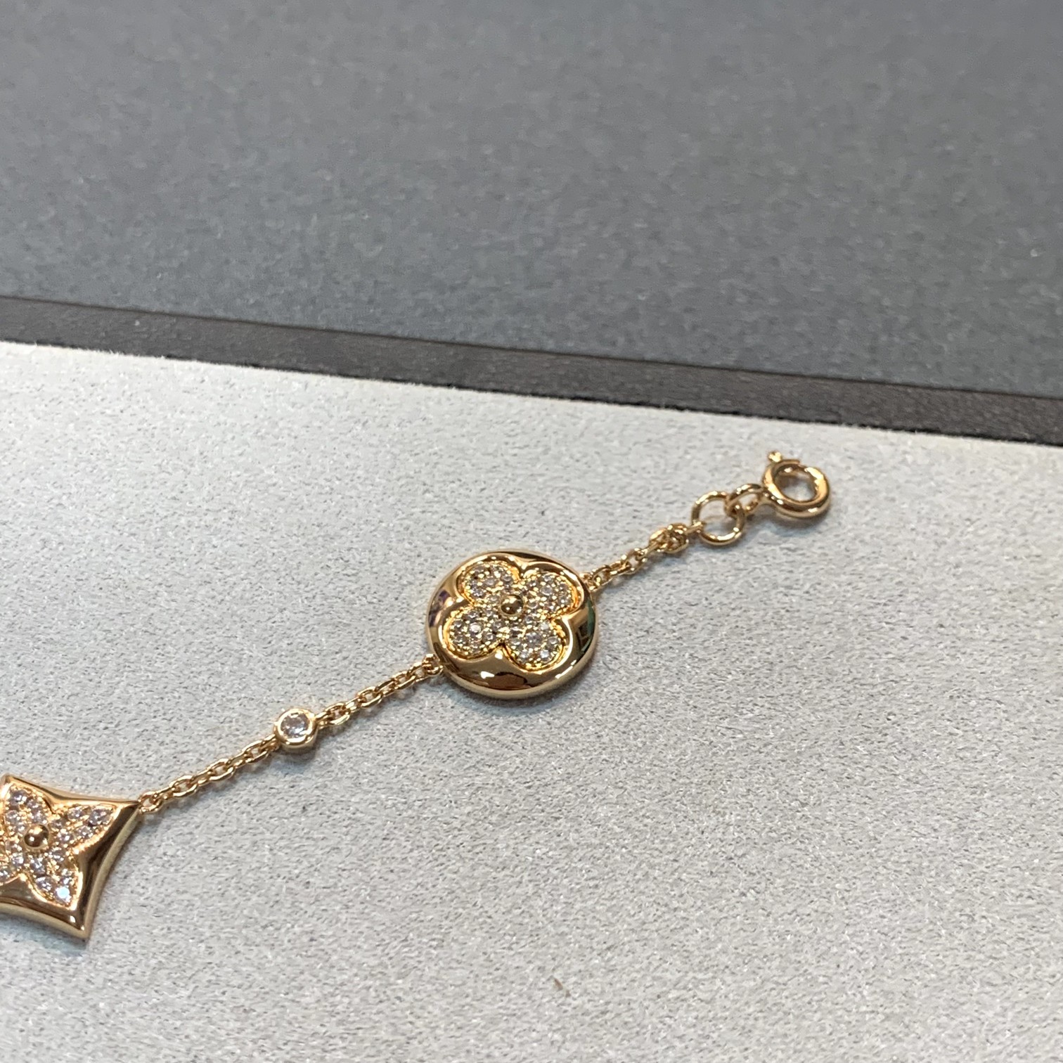 4 Flower Bracelet with Full Diamonds