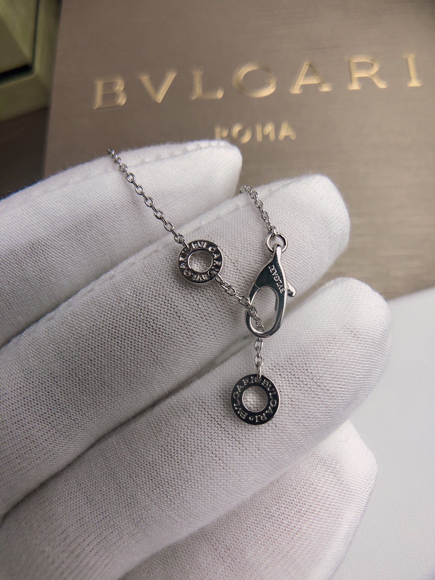 Fan Necklace with Full Diamonds