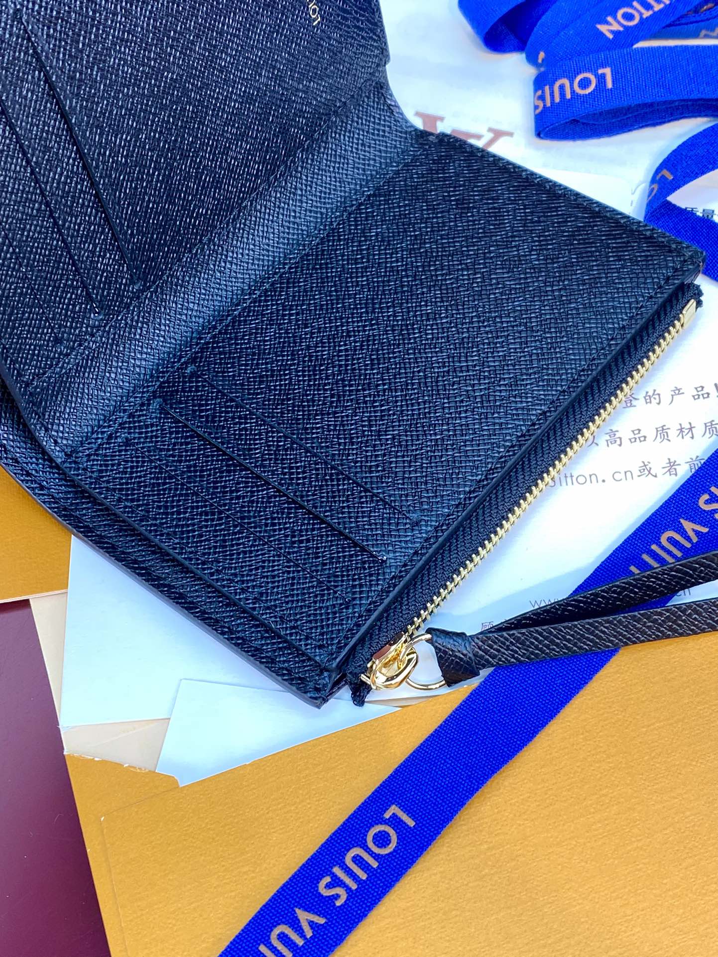 VICTORINE Card Holder