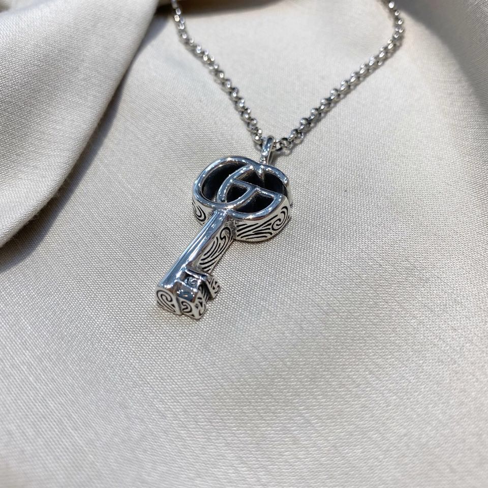 Double G Vintage Vine-carved Key Necklace