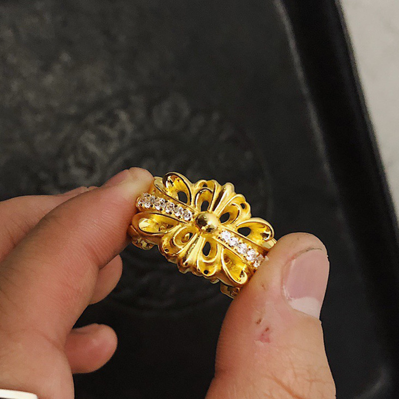 22k Iris Ring with Diamonds