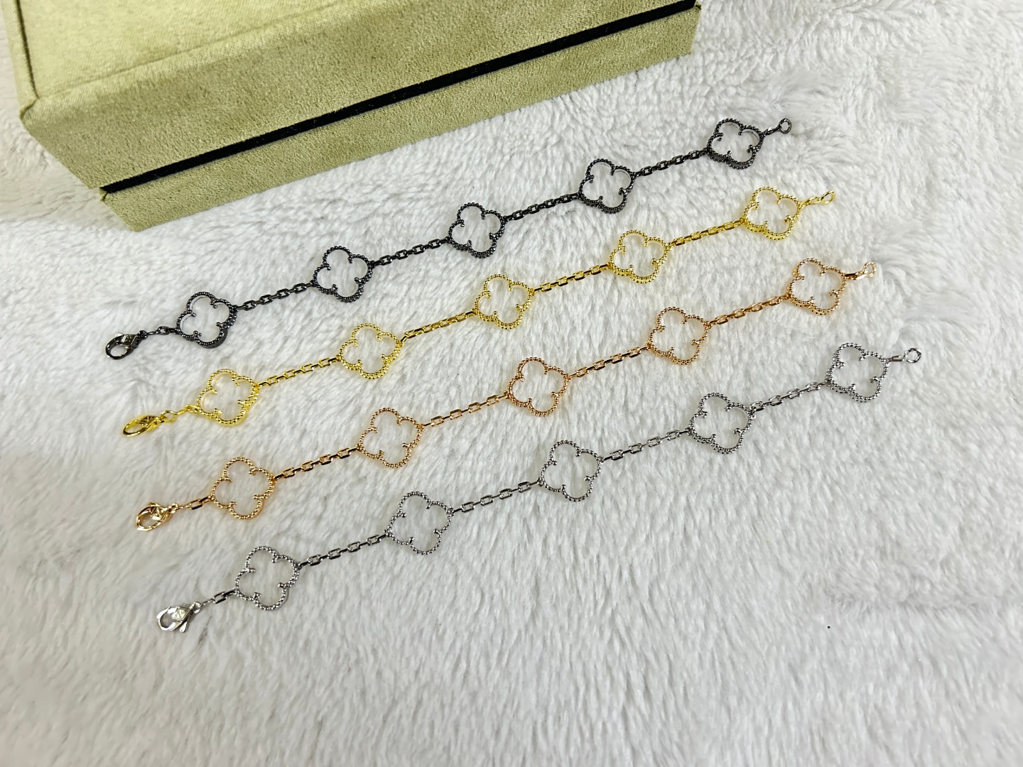 Alhambra Transparent Natural Stone 5 Motif Bracelet