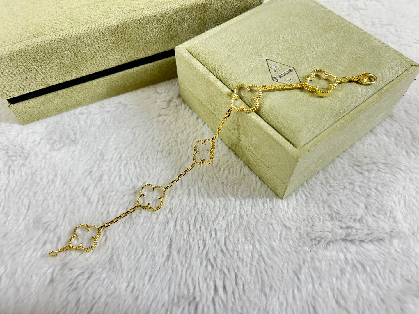 Alhambra Transparent Natural Stone 5 Motif Bracelet