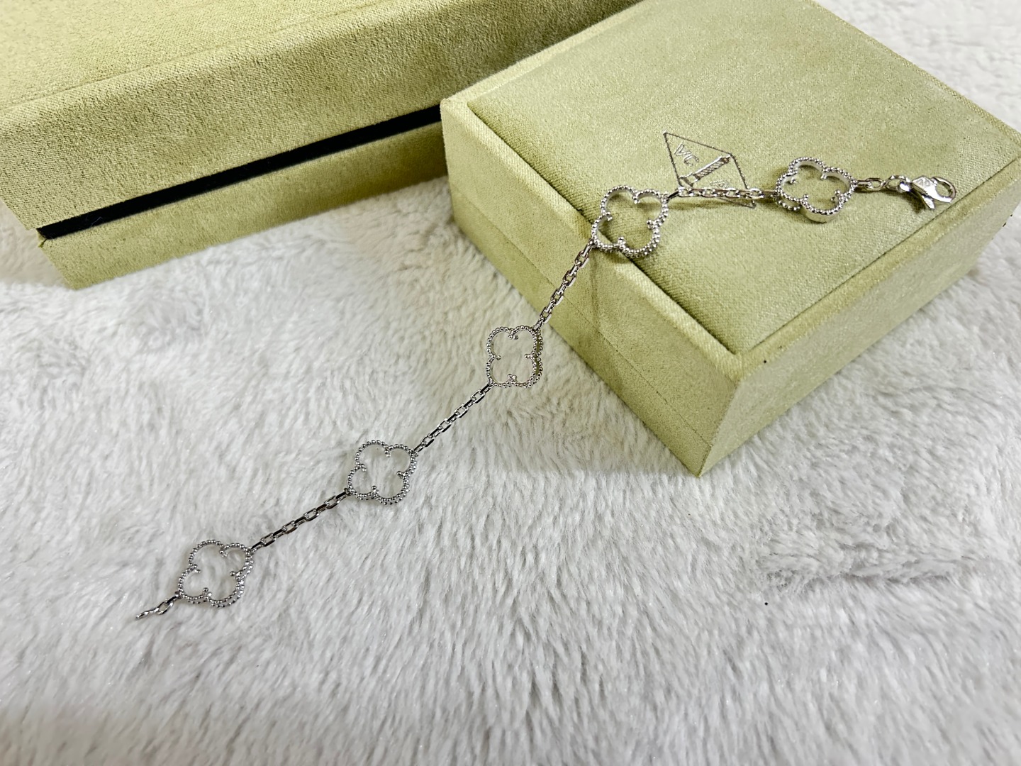 Alhambra Transparent Natural Stone 5 Motif Bracelet