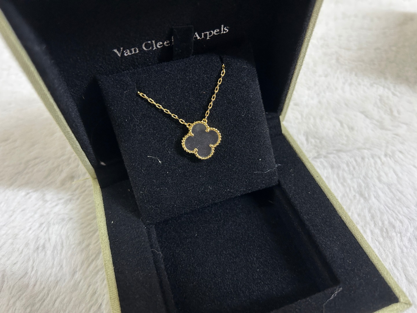 Alhambra Transparent Natural Stone 1 Motif Necklace