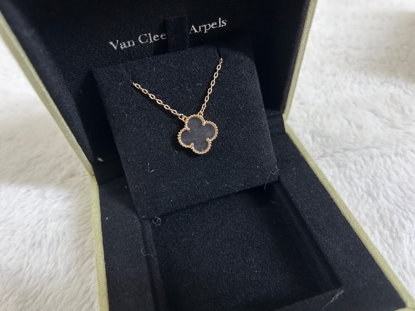 Alhambra Transparent Natural Stone 1 Motif Necklace