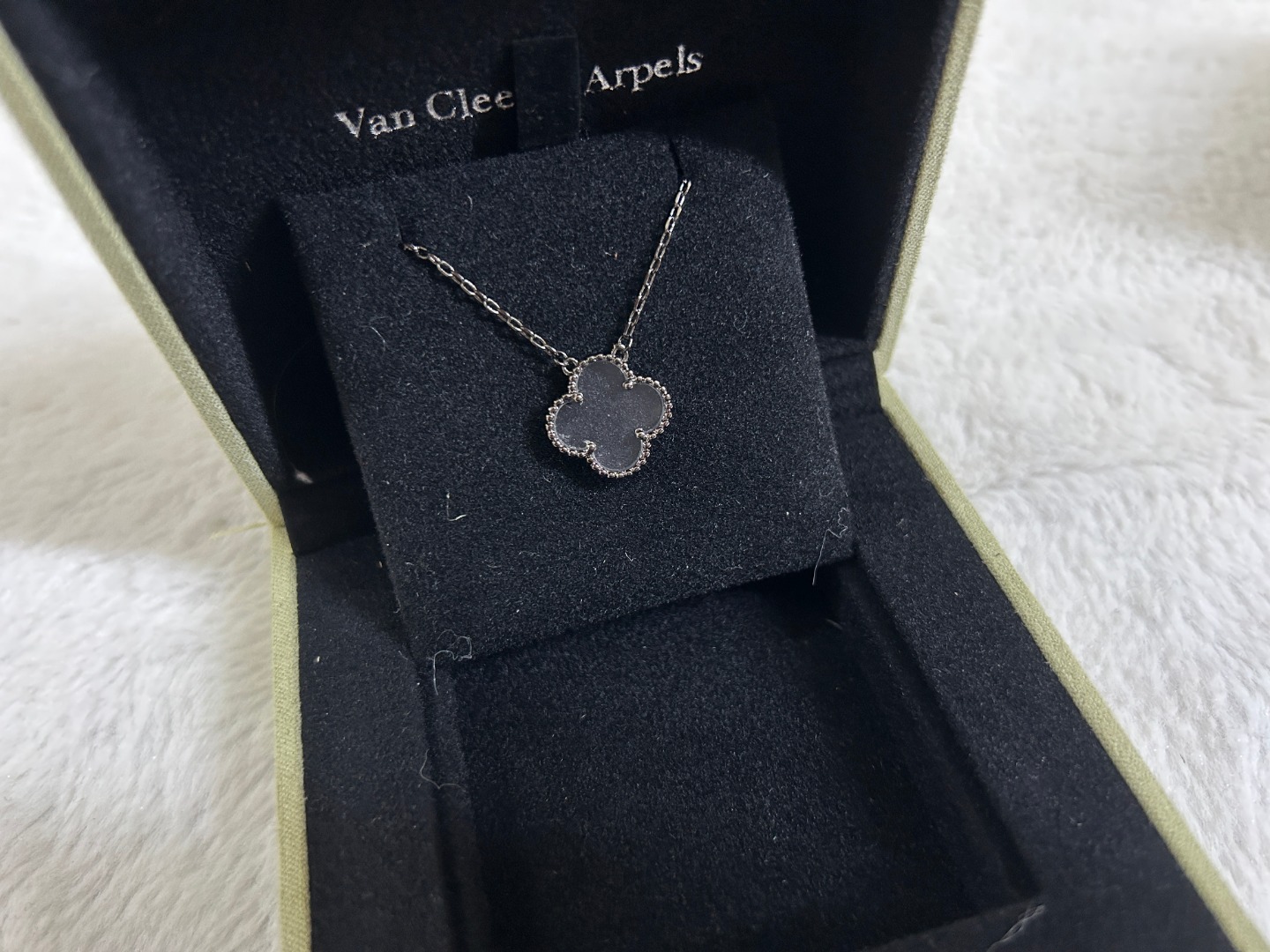 Alhambra Transparent Natural Stone 1 Motif Necklace