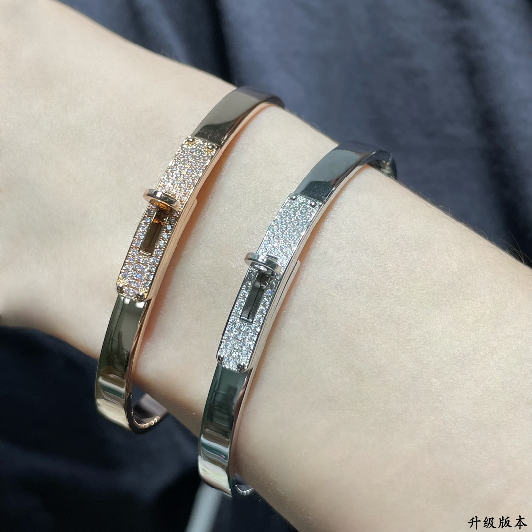 Kelly Bracelet with Half Diamonds