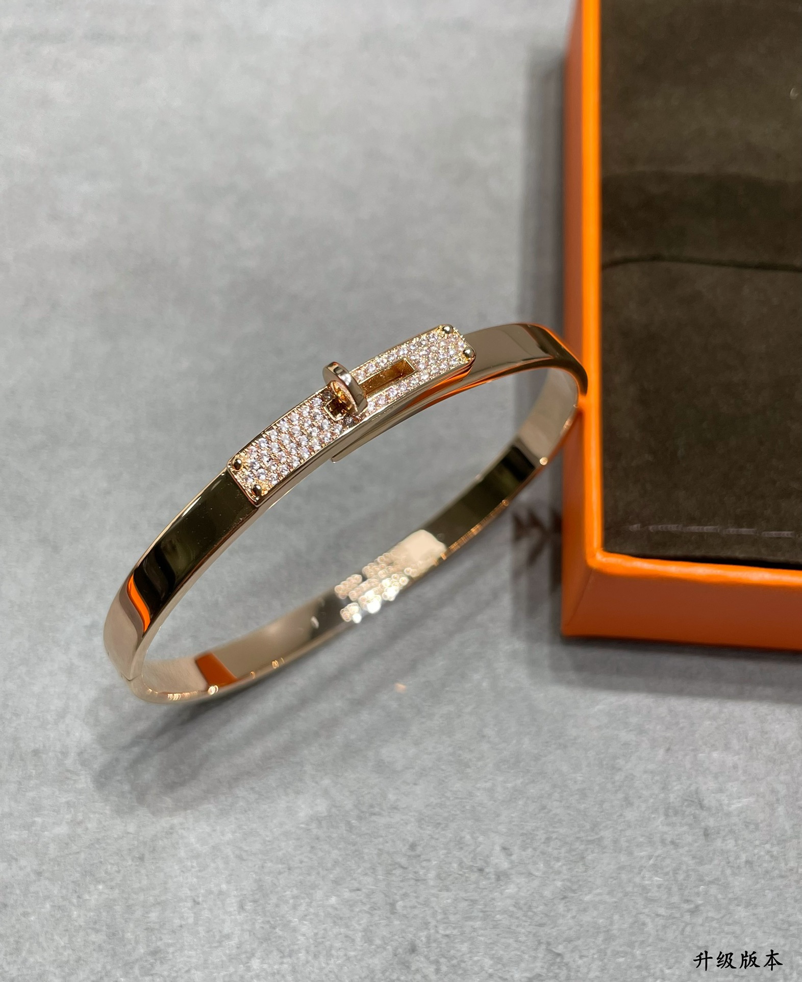 Kelly Bracelet with Half Diamonds