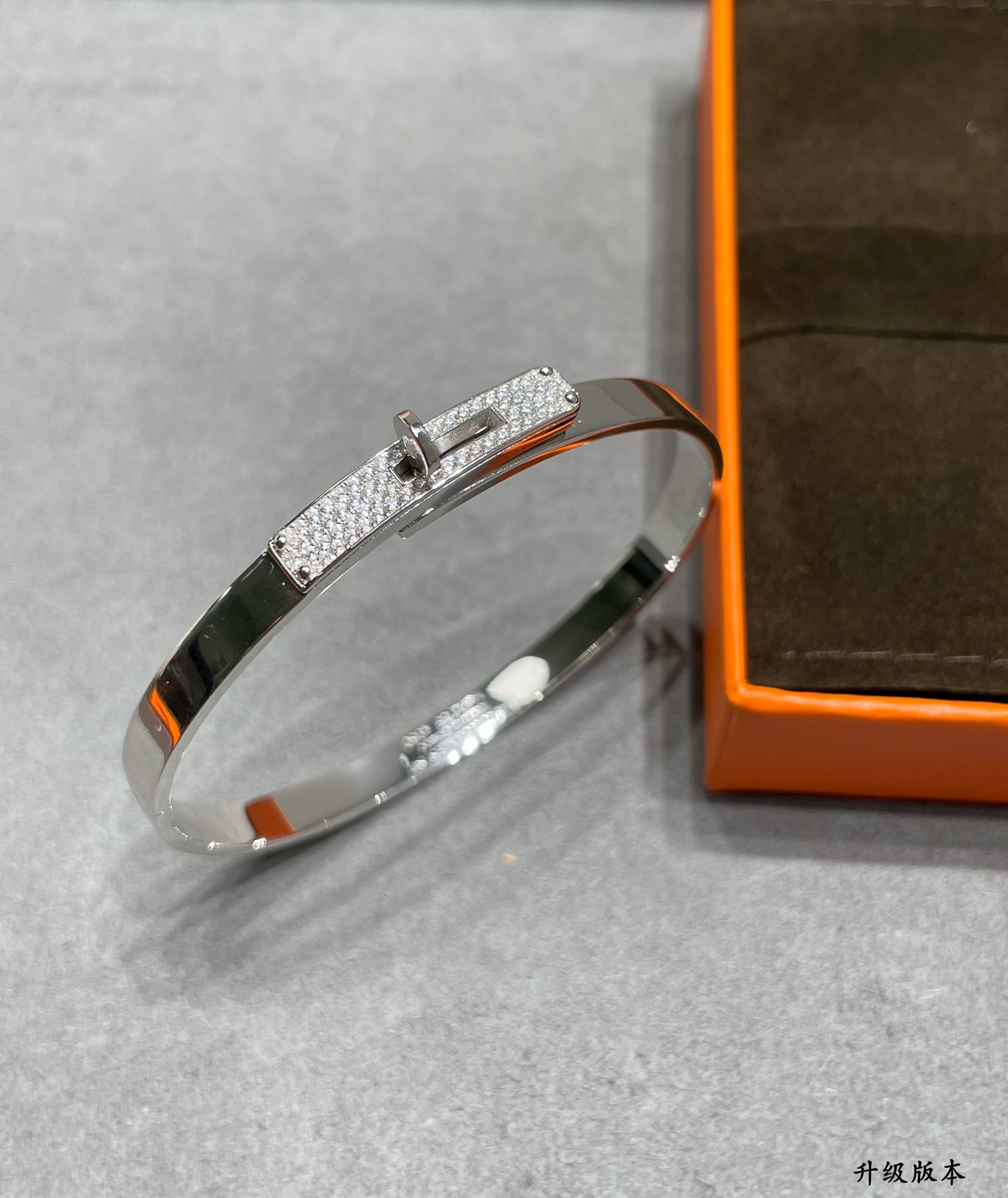 Kelly Bracelet with Half Diamonds