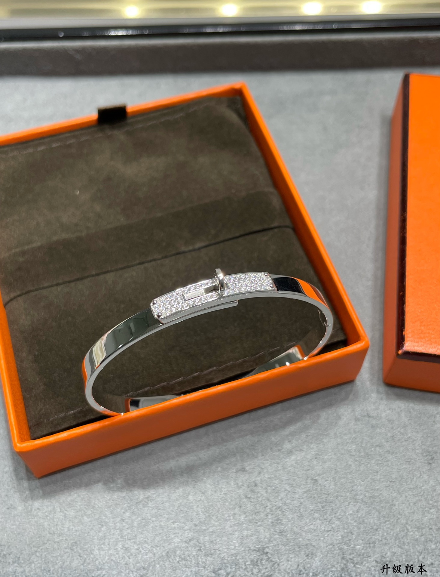 Kelly Bracelet with Half Diamonds