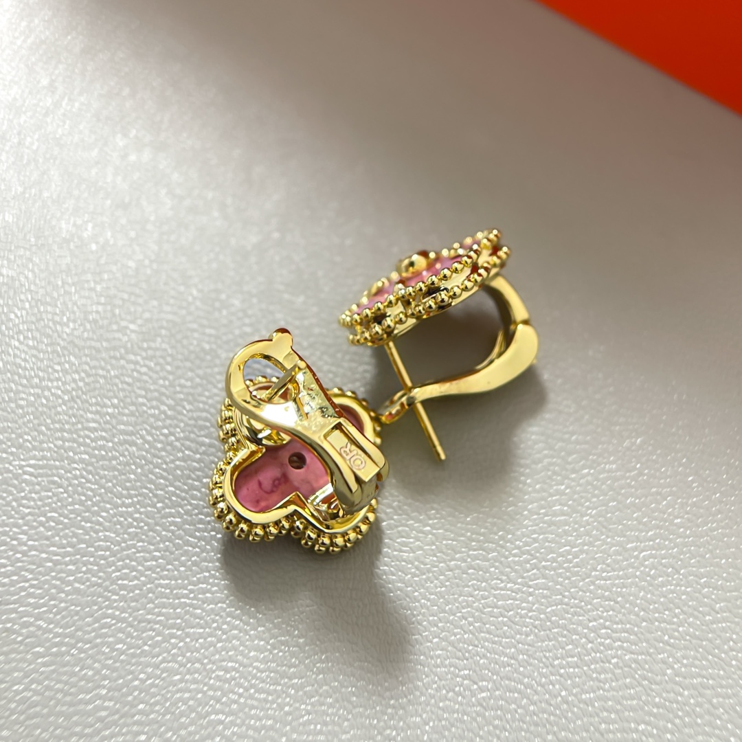 Alhambra Earrings with a Diamond