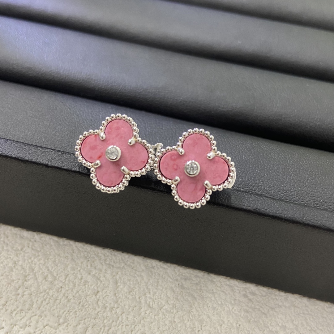 Alhambra Earrings with a Diamond