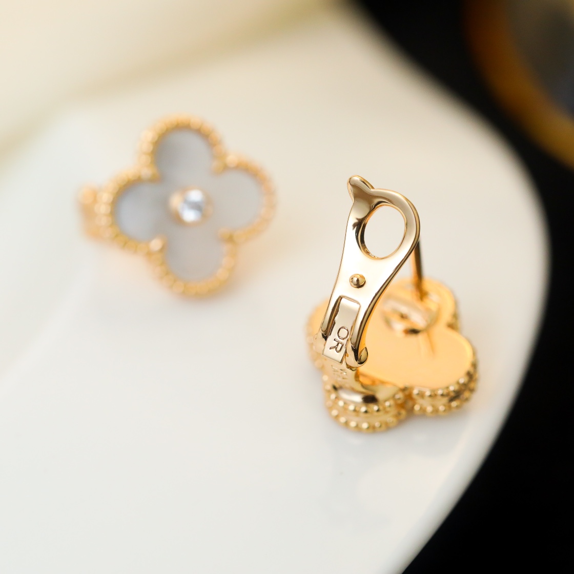 Alhambra Earrings with a Diamond