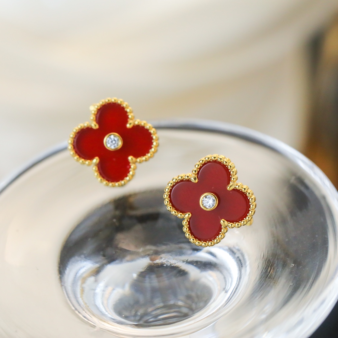 Alhambra Earrings with a Diamond