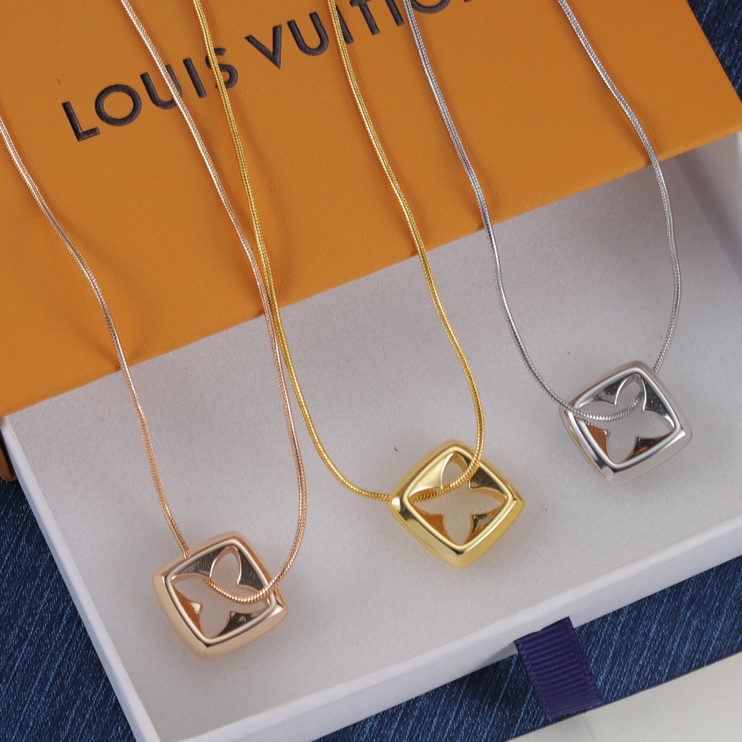 LV Big Flower Necklace