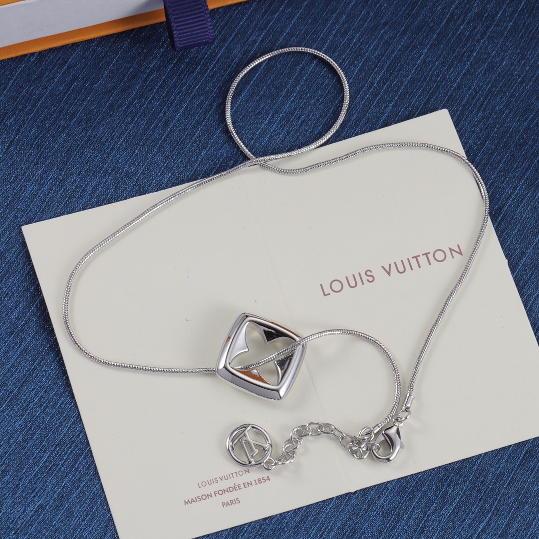LV Big Flower Necklace