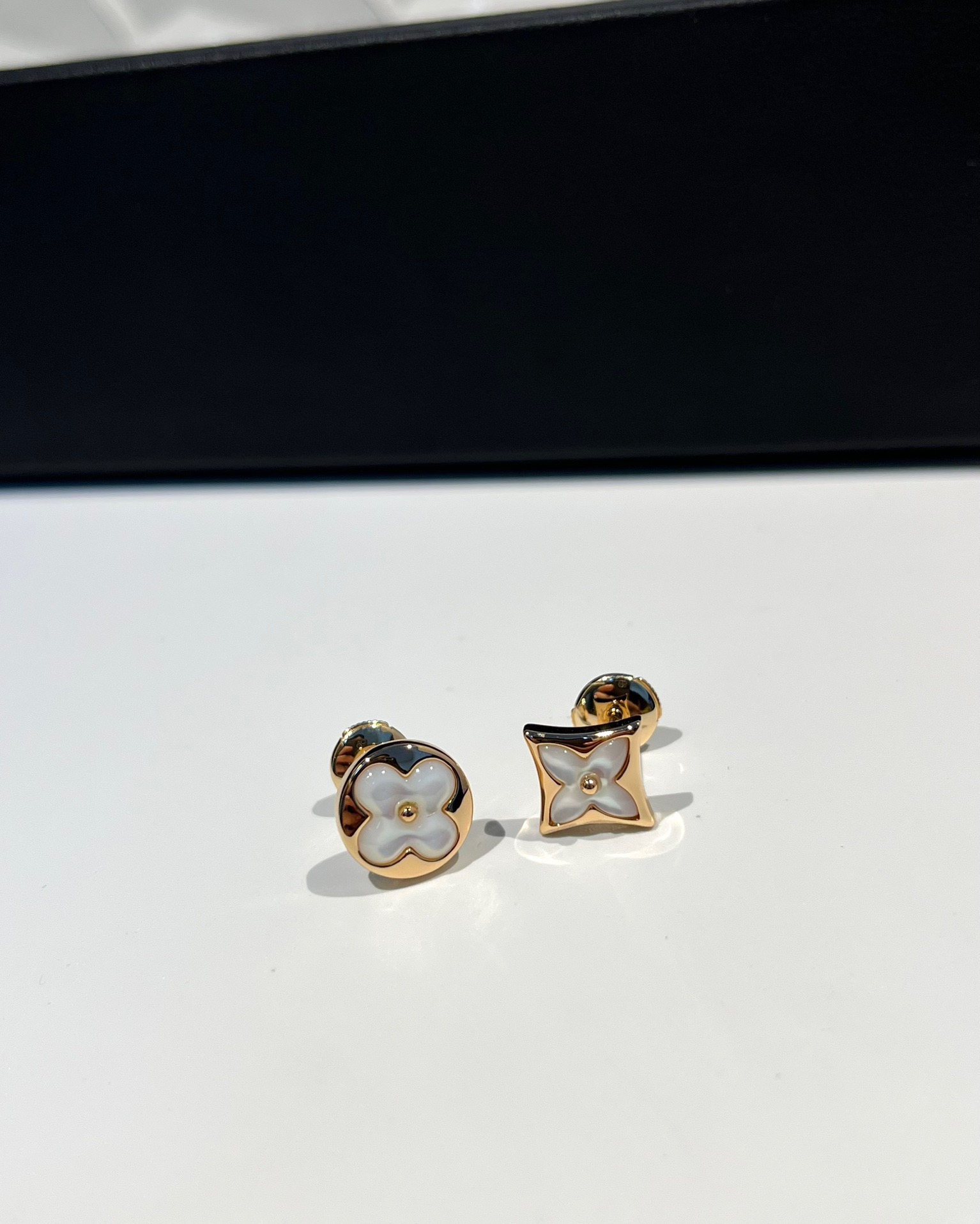 Asymmetric Rhombus Clover Earrings